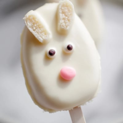 White Chocolate Bunny Cakesicles